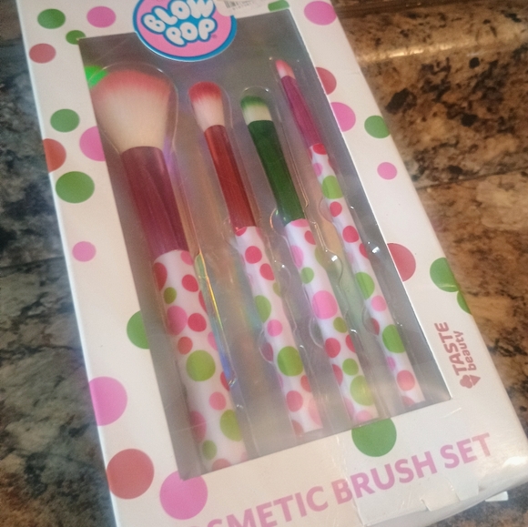 Blow Pop Makeup Brush Set with Polka Dots New - Picture 4 of 7